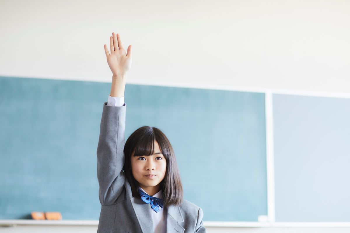 分からない問題を質問する様子