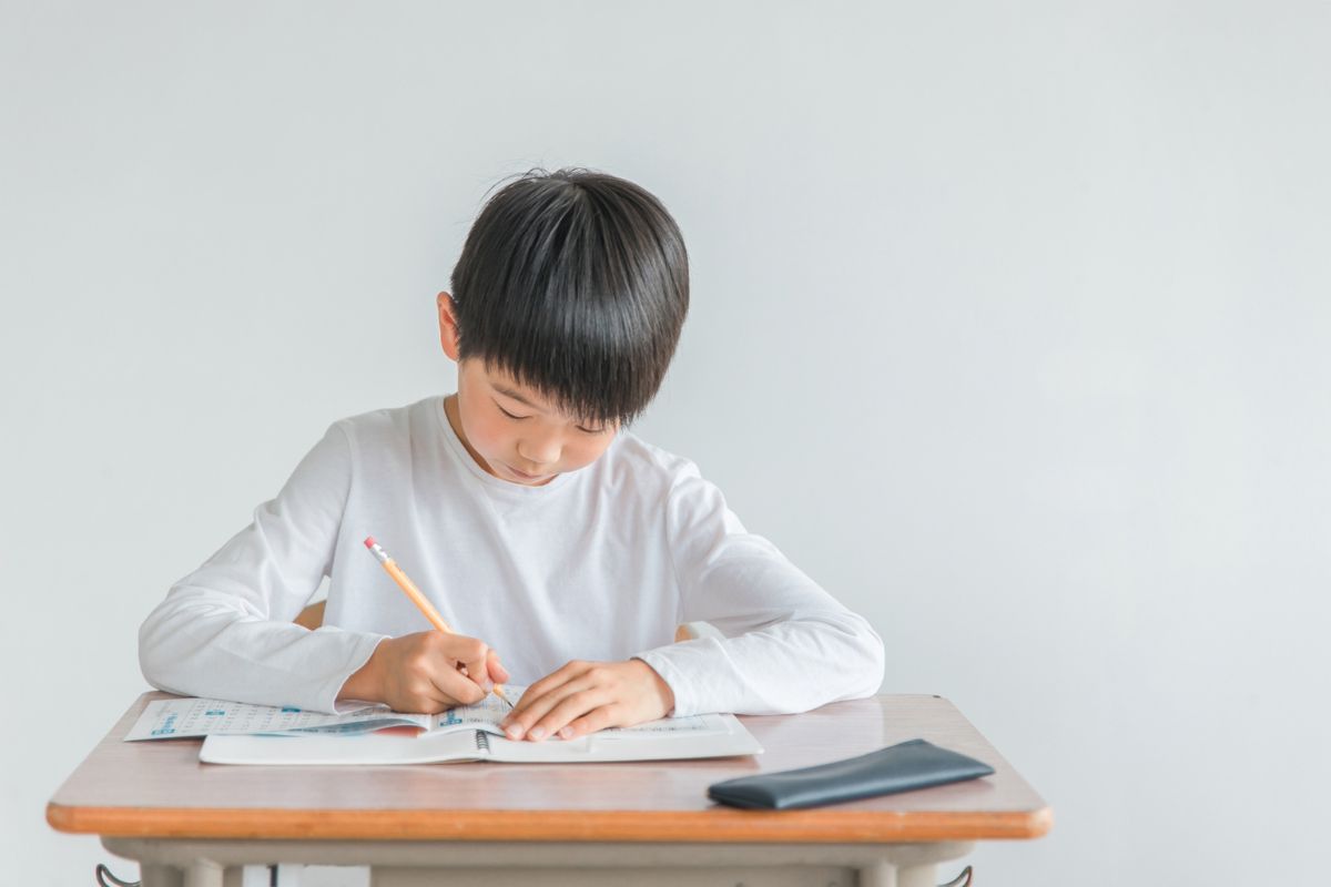 数学の問題を見直す学習の様子
