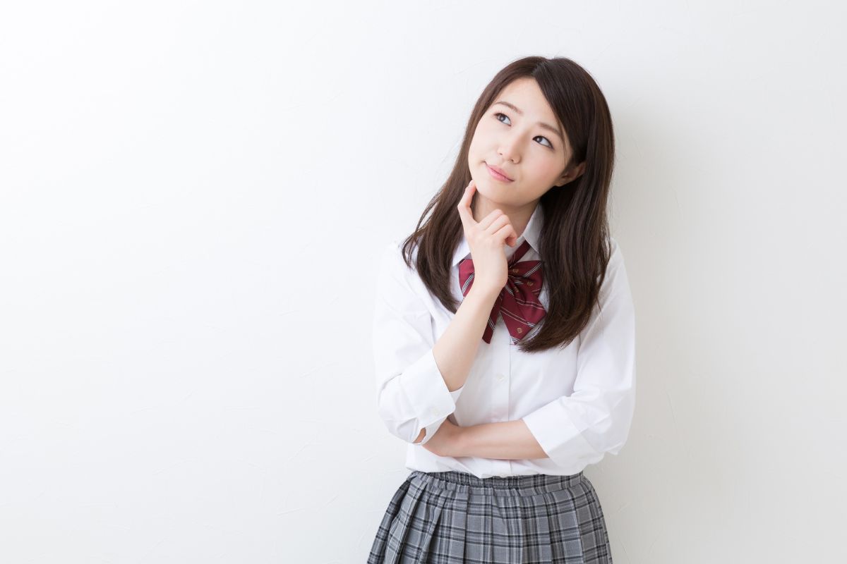 通学中に頭の中で学習内容を考えるイメージ