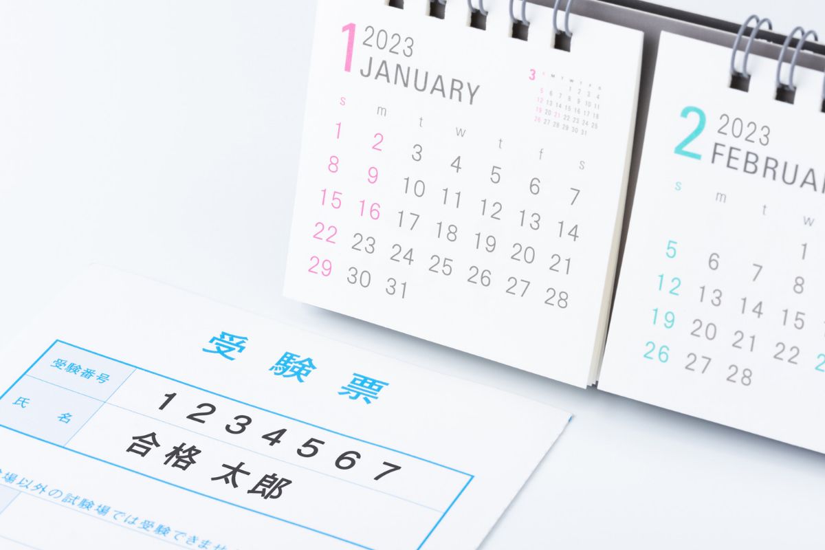 入試前日に持ち物を確認するイメージ