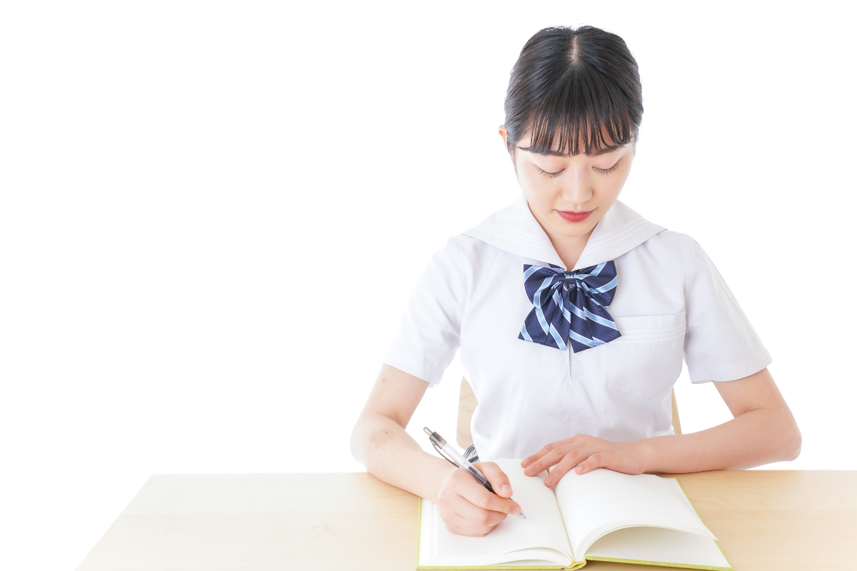 問題を解きながら復習する様子