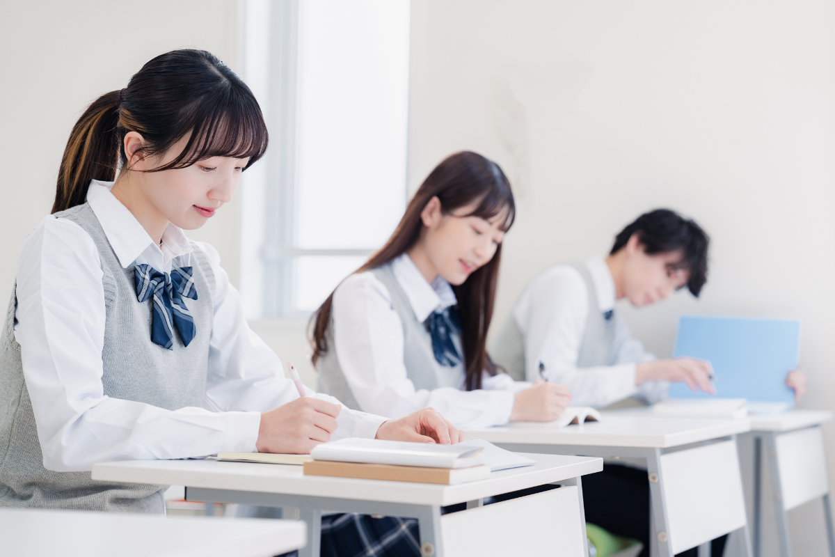 ノートを使って学習する様子