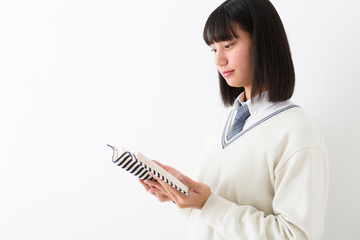 スキマ時間を活用して勉強するイメージ
