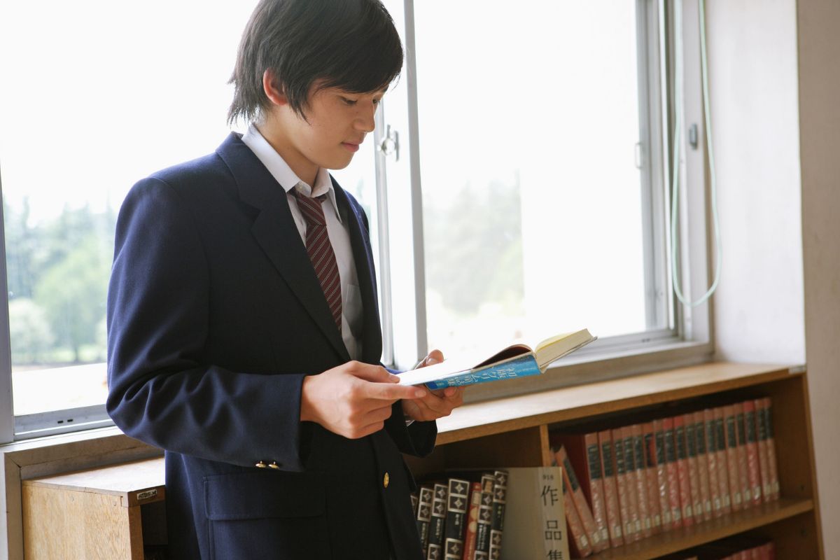 お気に入りの本を楽しむイメージ