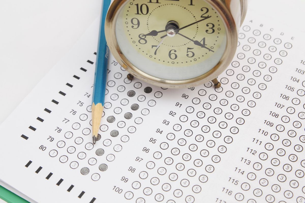 数学のテストで問題を解く順序と時間配分を意識する