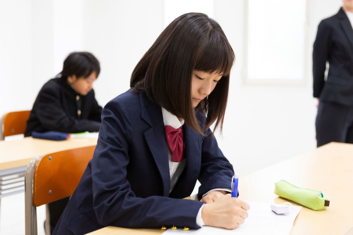 数学の問題を繰り返し練習して解き方を定着させる
