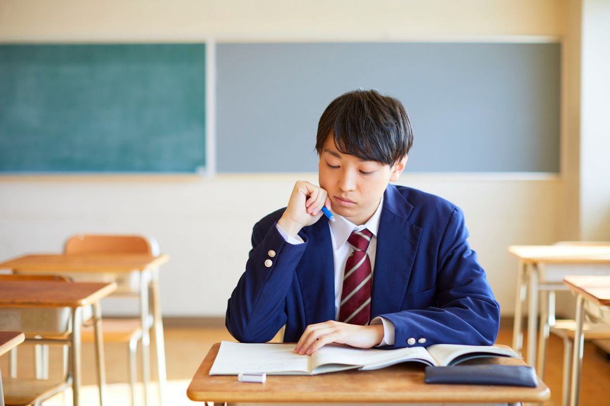 苦手科目の学習に取り組むイメージ