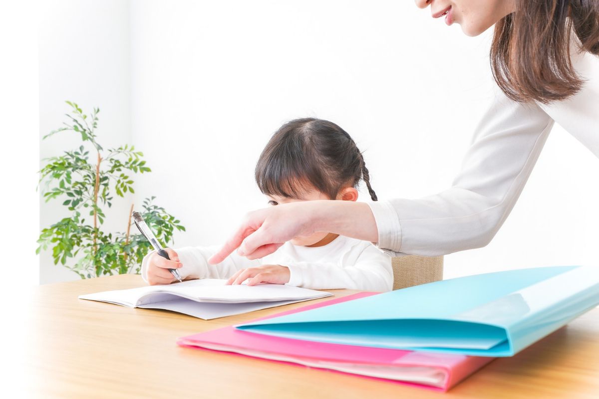 子どもの学習を支える様子