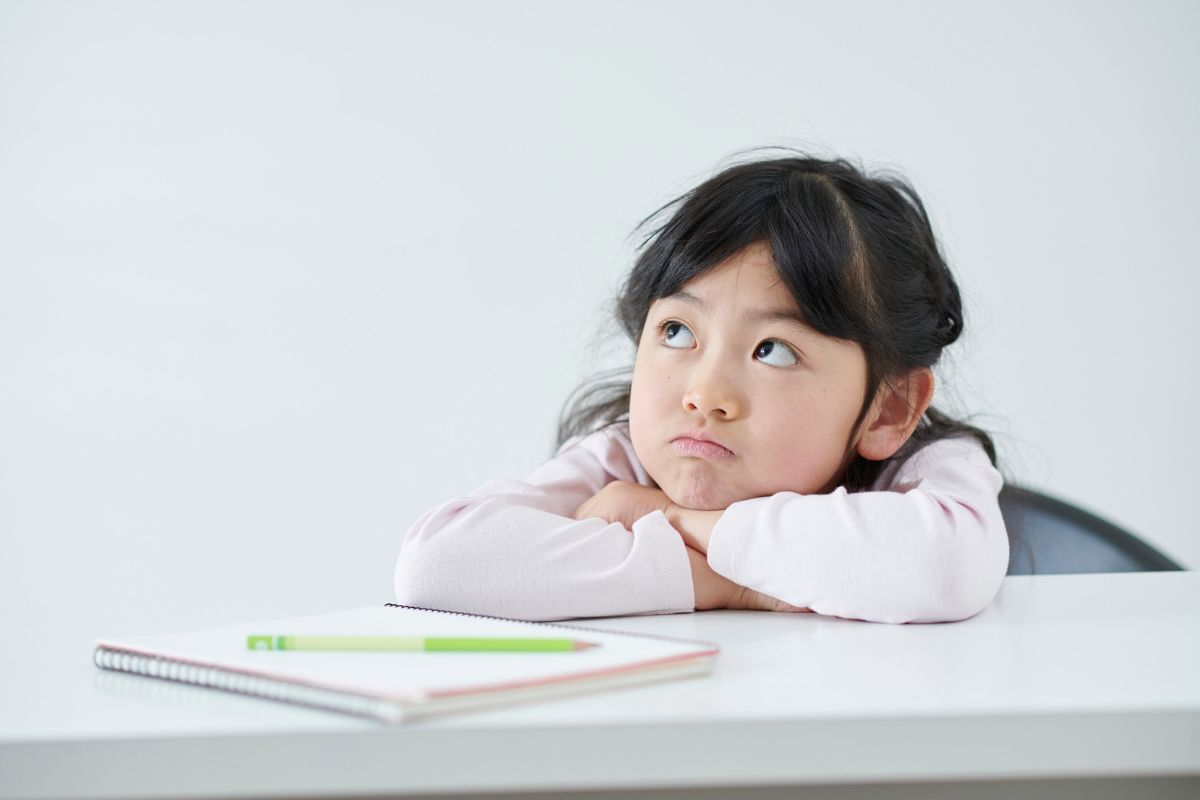 子どもの夢や目標について親子で対話するイメージ